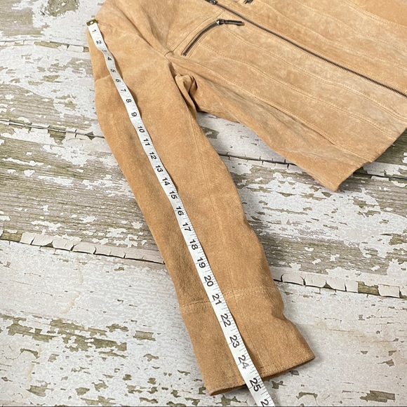 Bernardo collection tan leather suede zipper women’s jacket. Suede coat - Picture 9 of 11